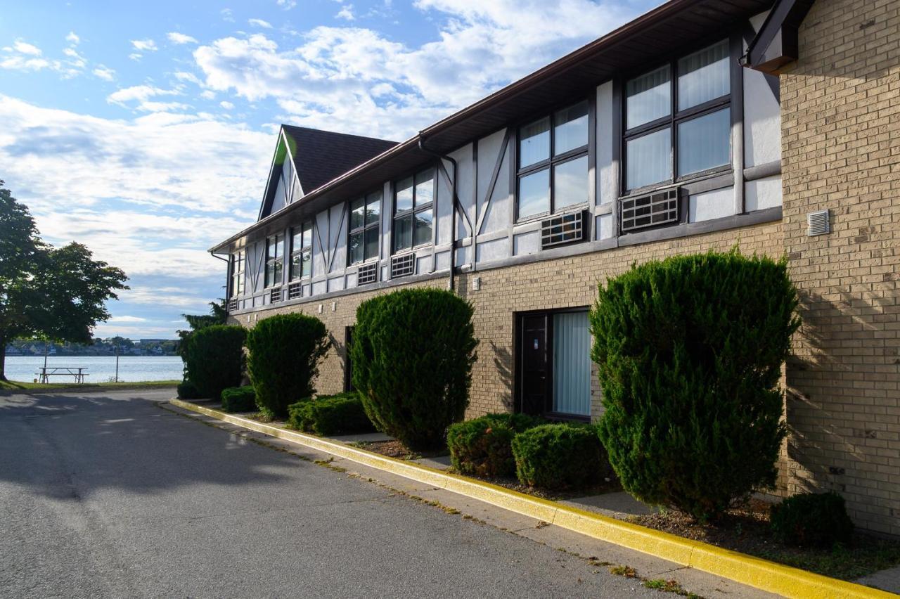 Days Inn By Wyndham Sarnia Harbourfront מראה חיצוני תמונה