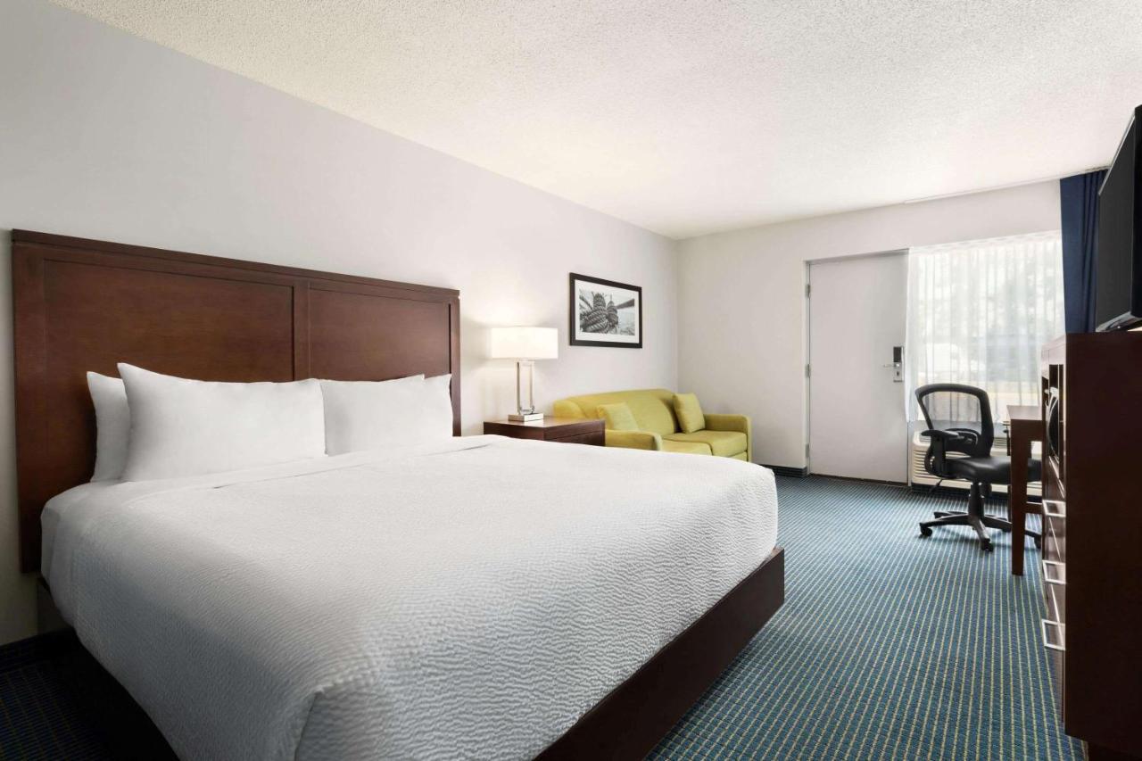Days Inn By Wyndham Sarnia Harbourfront מראה חיצוני תמונה