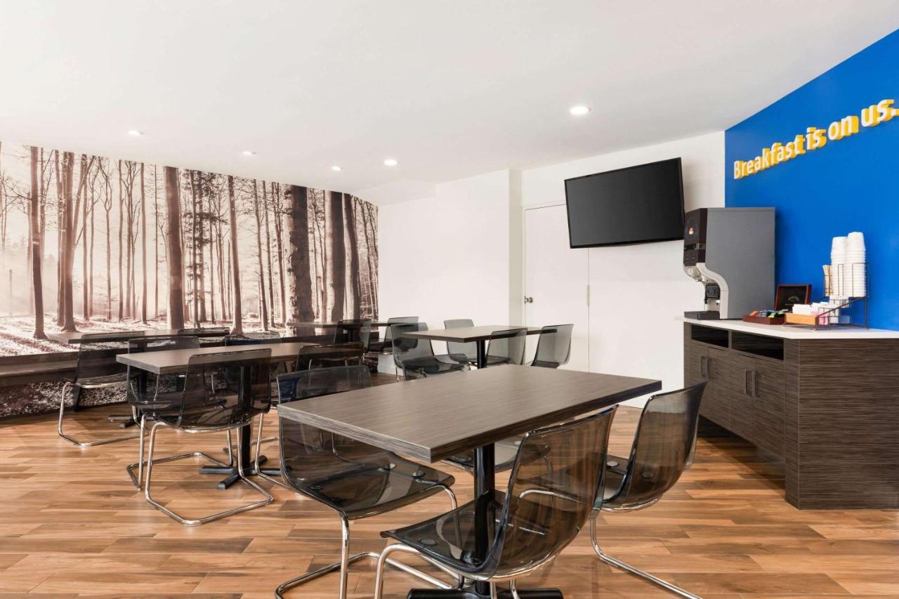 Days Inn By Wyndham Sarnia Harbourfront מראה חיצוני תמונה